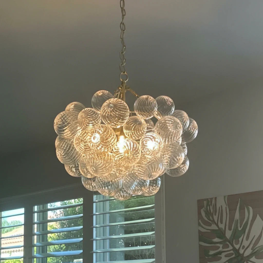 Kronleuchter im Mid-Century-Stil mit gerippten Glaskugeln und verstellbarer Aufhängung