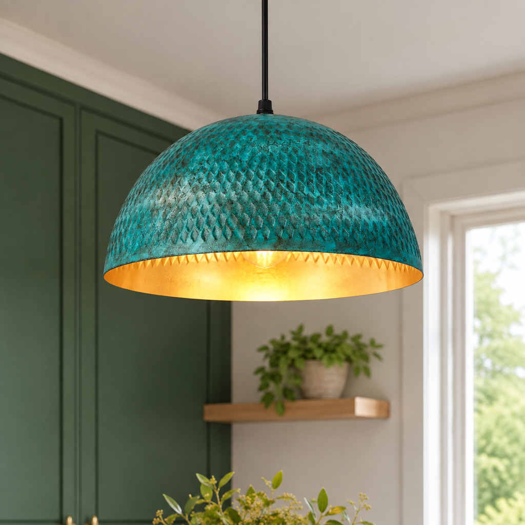 Perla Pendelleuchte im Landhausstil mit Kupfer- und grüner Domkuppel