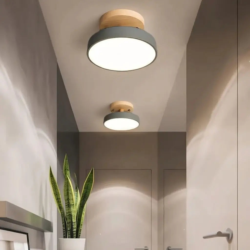 Plafonnier LED rond au design scandinave, en bois et métal