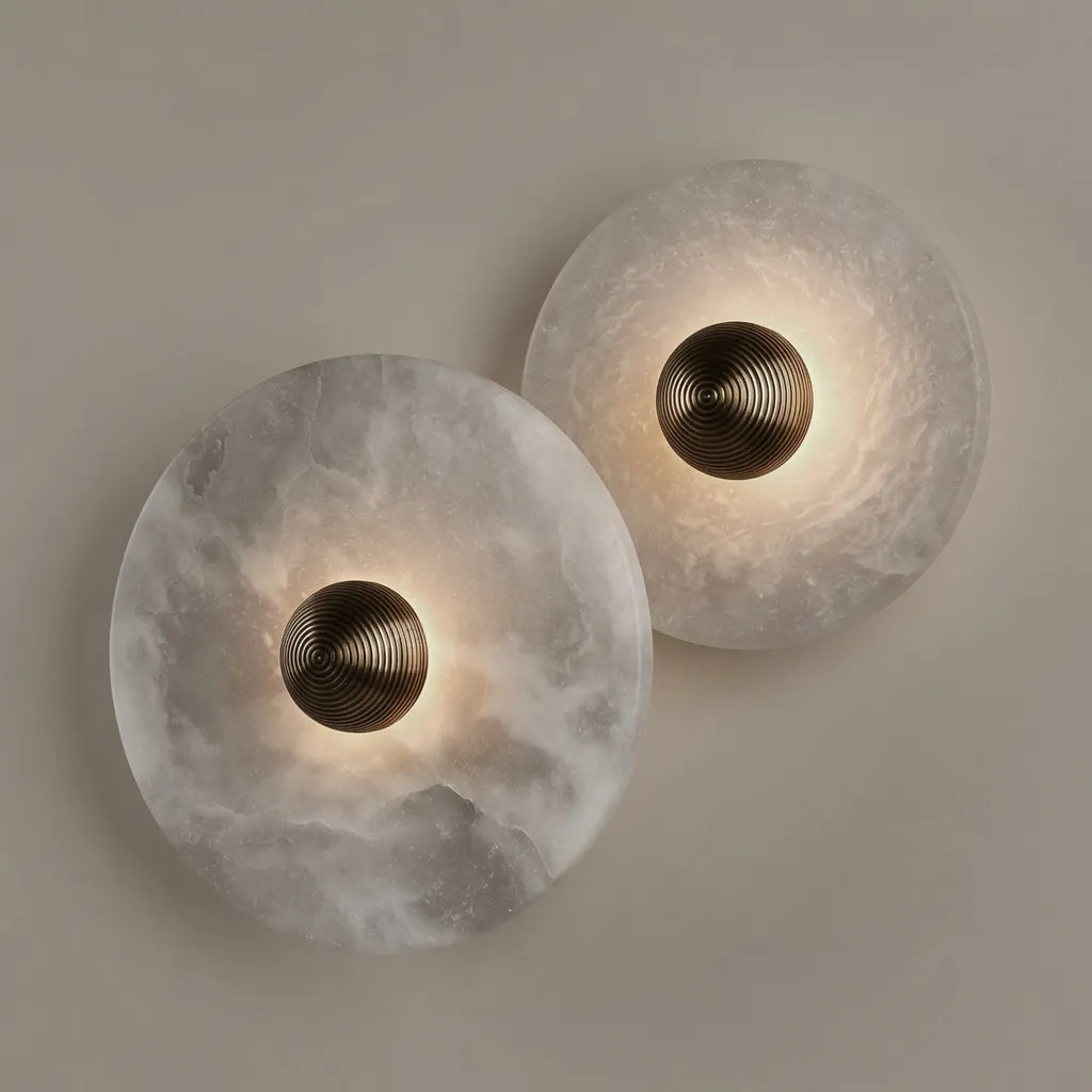 Wandleuchte mit Alabasterdiffusor und warmweißem LED-Licht