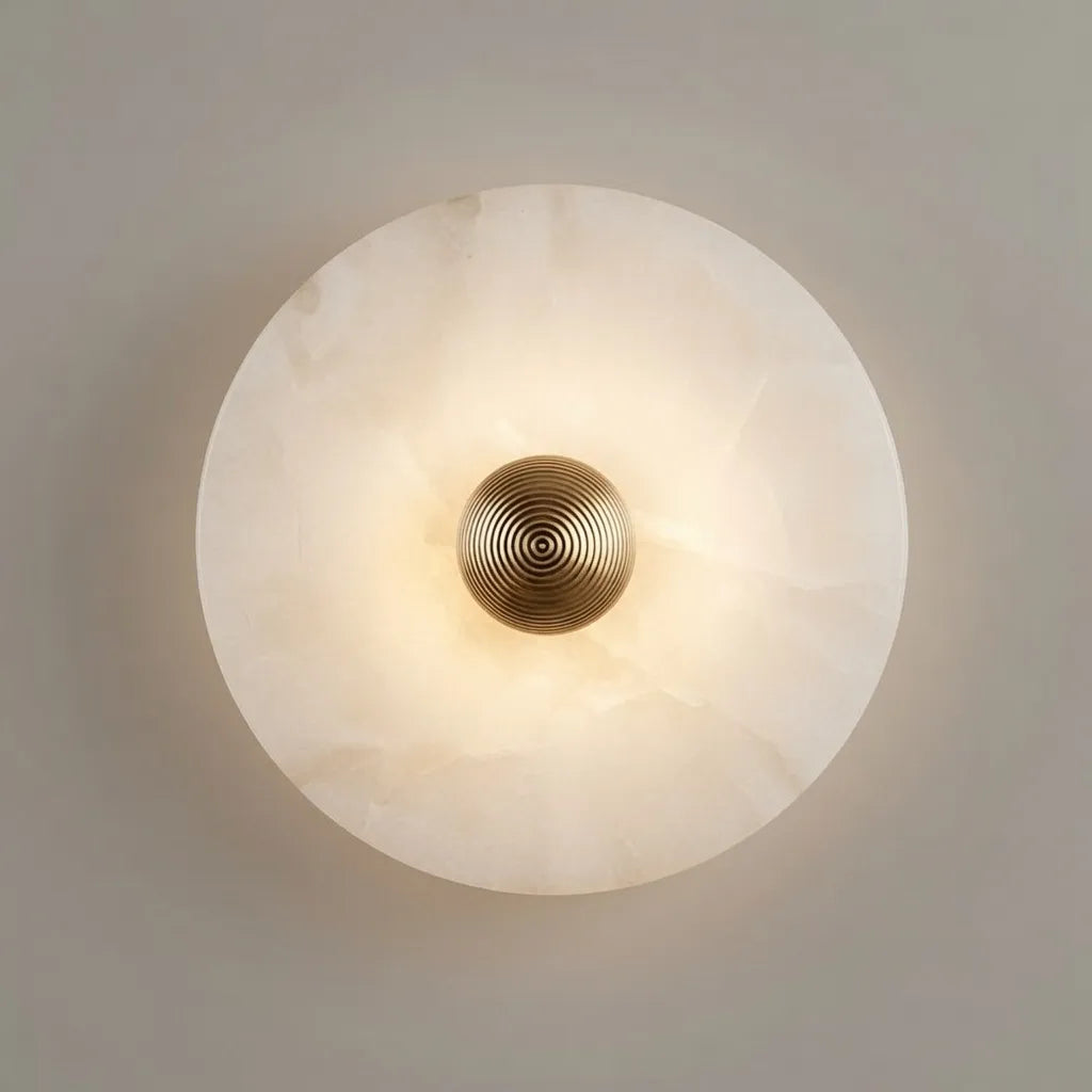 Wandleuchte mit Alabasterdiffusor und warmweißem LED-Licht