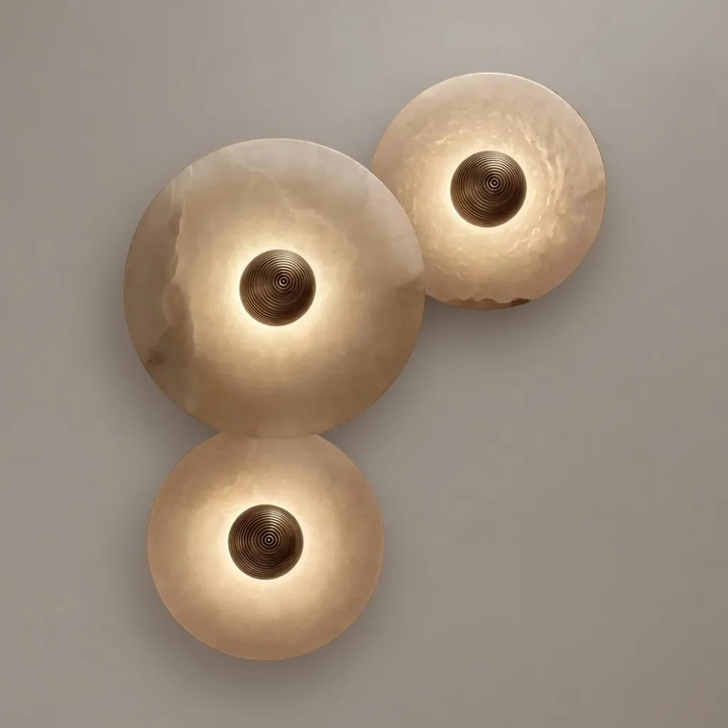 Wandleuchte mit Alabasterdiffusor und warmweißem LED-Licht
