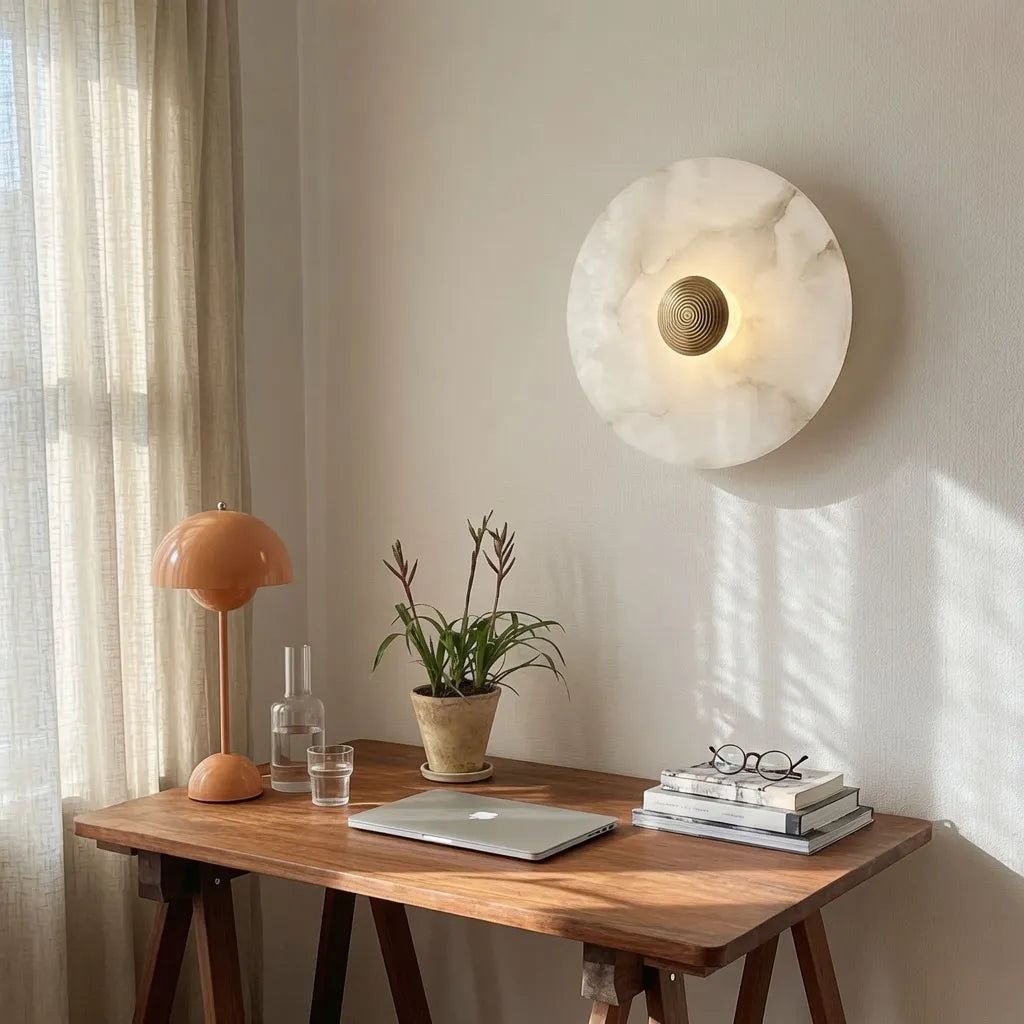 Wandleuchte mit Alabasterdiffusor und warmweißem LED-Licht