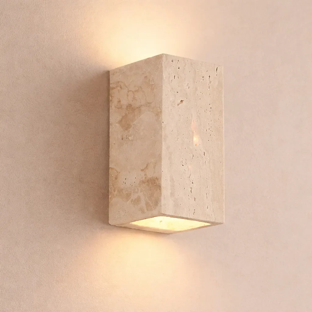 Wandleuchte aus natürlichem Travertin mit LED-Beleuchtung nach oben und unten