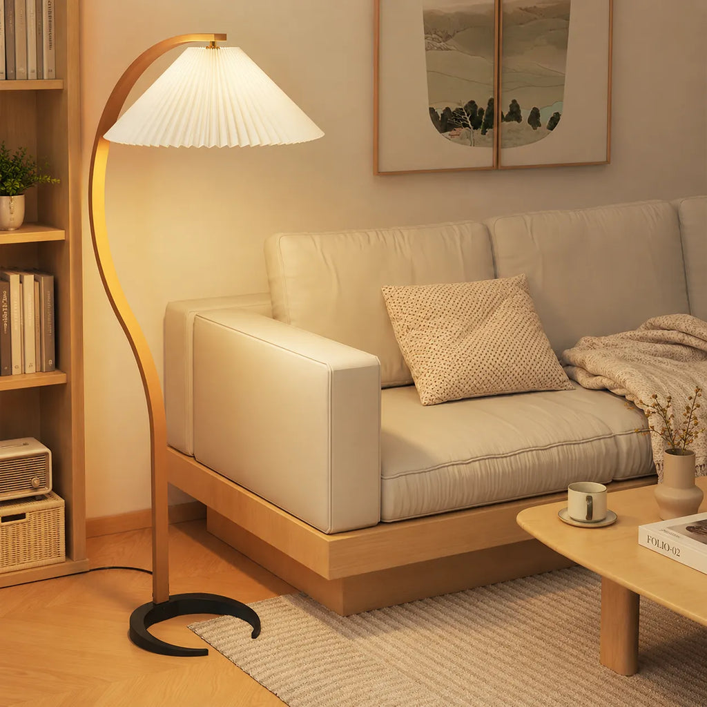 Stehlampe fürs Wohnzimmer mit Ständer aus natürlichem Buchenholz und Leinenschirm