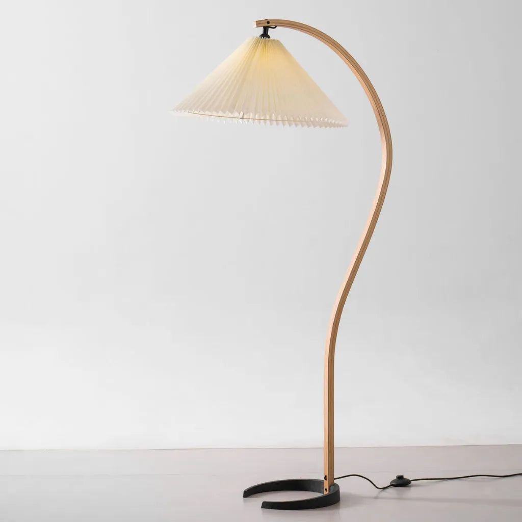 Stehlampe fürs Wohnzimmer mit Ständer aus natürlichem Buchenholz und Leinenschirm