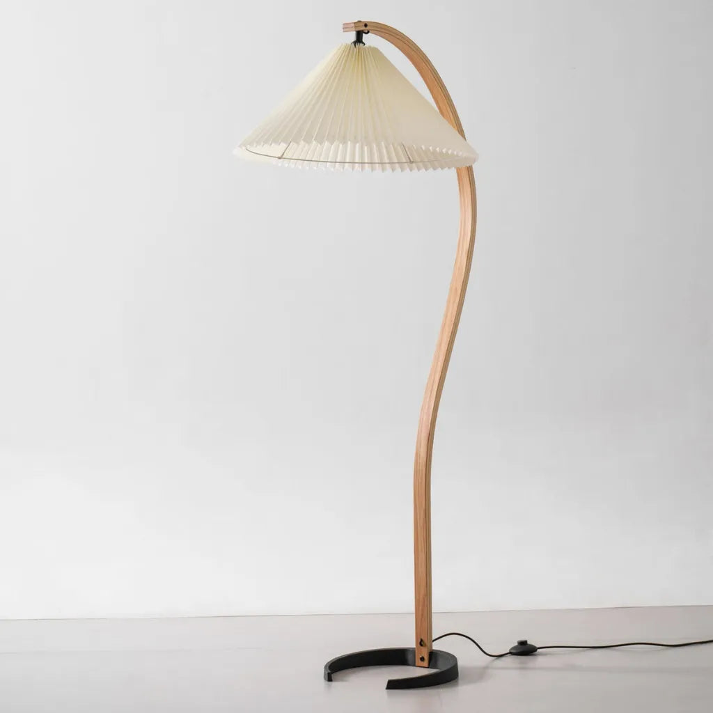 Stehlampe fürs Wohnzimmer mit Ständer aus natürlichem Buchenholz und Leinenschirm