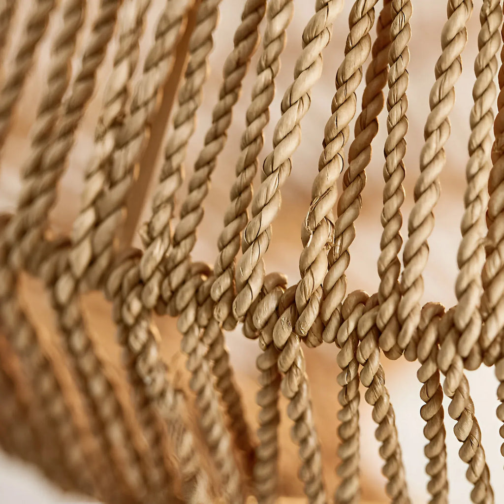 Lampada a sospensione Nina bohemien in rattan intrecciato a mano