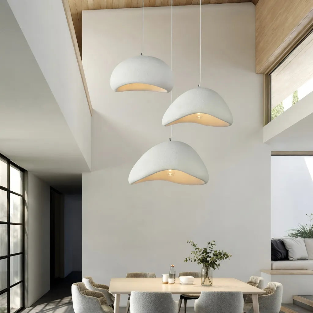 Suspension au design sculptural de nuage et à l’éclairage doux et diffus