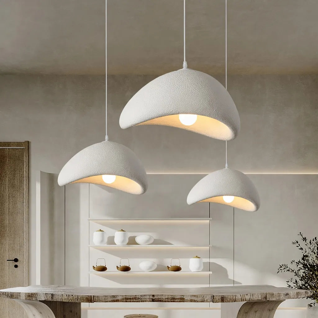 Suspension au design sculptural de nuage et à l’éclairage doux et diffus
