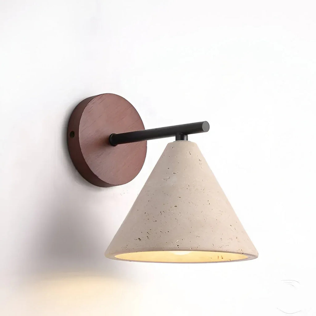 Aplique de pared con pantalla cónica de travertino y placa posterior de madera, de diseño moderno