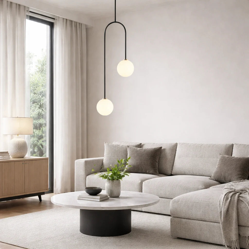 Pendelleuchte mit zwei Glaskugeln und verstellbarer Aufhängung für das Esszimmer