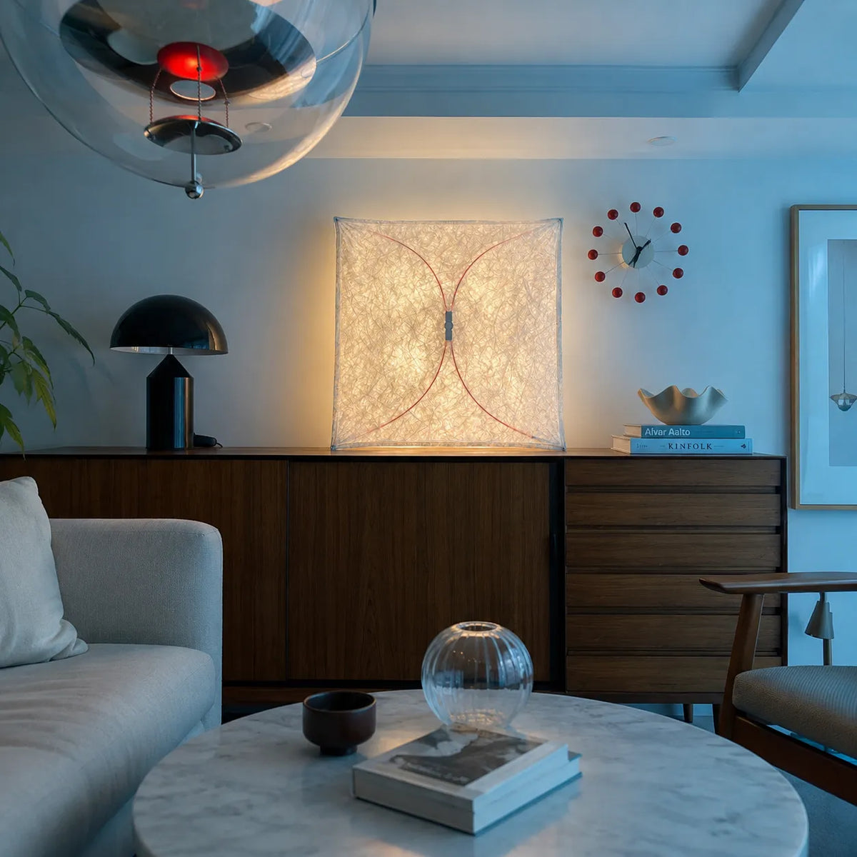 Küchen-Deckenleuchte mit lichtdurchlässigem Papierdiffusor und minimalistischem Metallrahmen