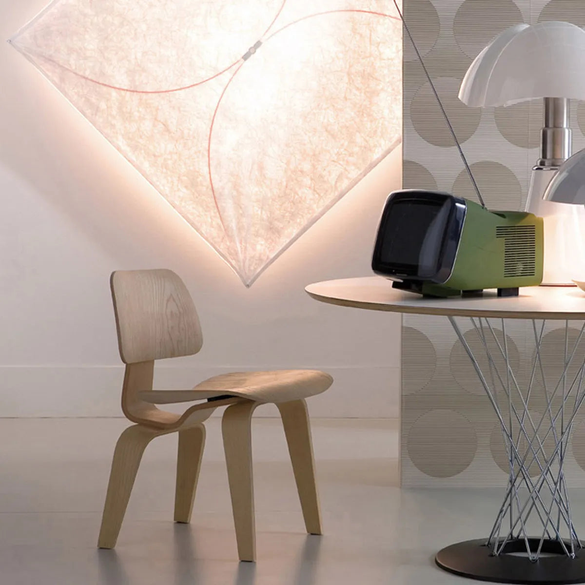 Küchen-Deckenleuchte mit lichtdurchlässigem Papierdiffusor und minimalistischem Metallrahmen