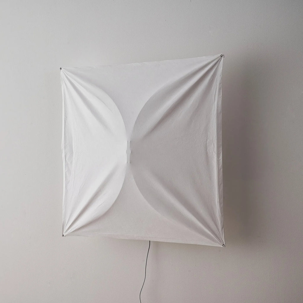 Küchen-Deckenleuchte mit lichtdurchlässigem Papierdiffusor und minimalistischem Metallrahmen