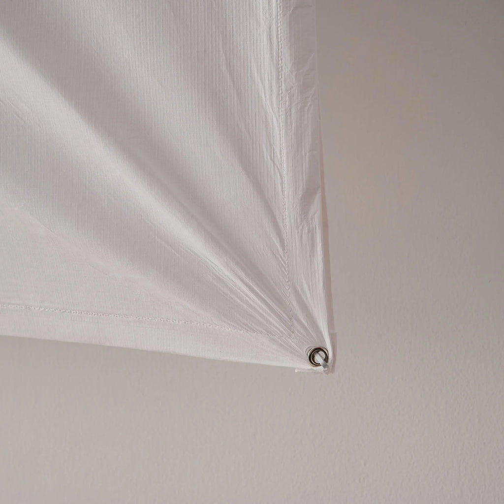 Küchen-Deckenleuchte mit lichtdurchlässigem Papierdiffusor und minimalistischem Metallrahmen