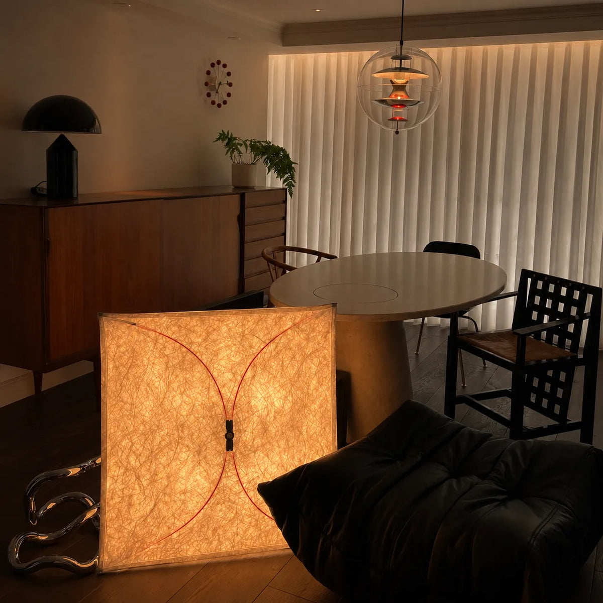 Küchen-Deckenleuchte mit lichtdurchlässigem Papierdiffusor und minimalistischem Metallrahmen