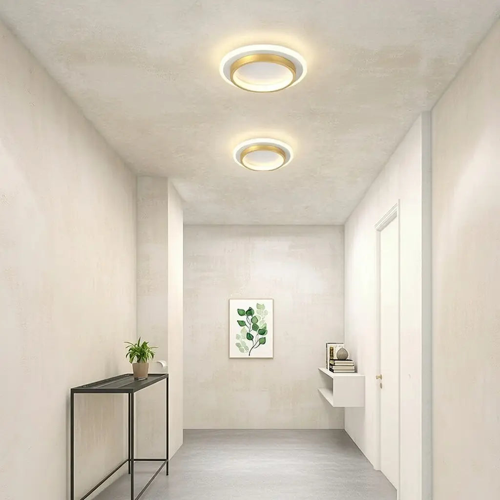 Plafoniera LED a conchiglia con anello luminoso e illuminazione a doppio strato, aderente al soffitto