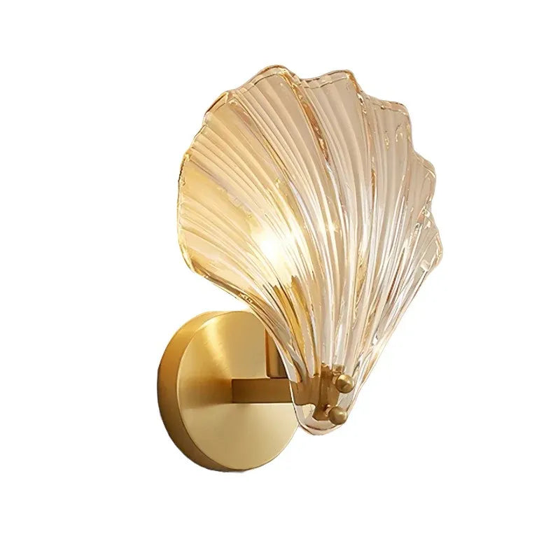 Wandleuchten für den Wohnbereich mit Muschelglas und Messingakzent, moderne Wandleuchte