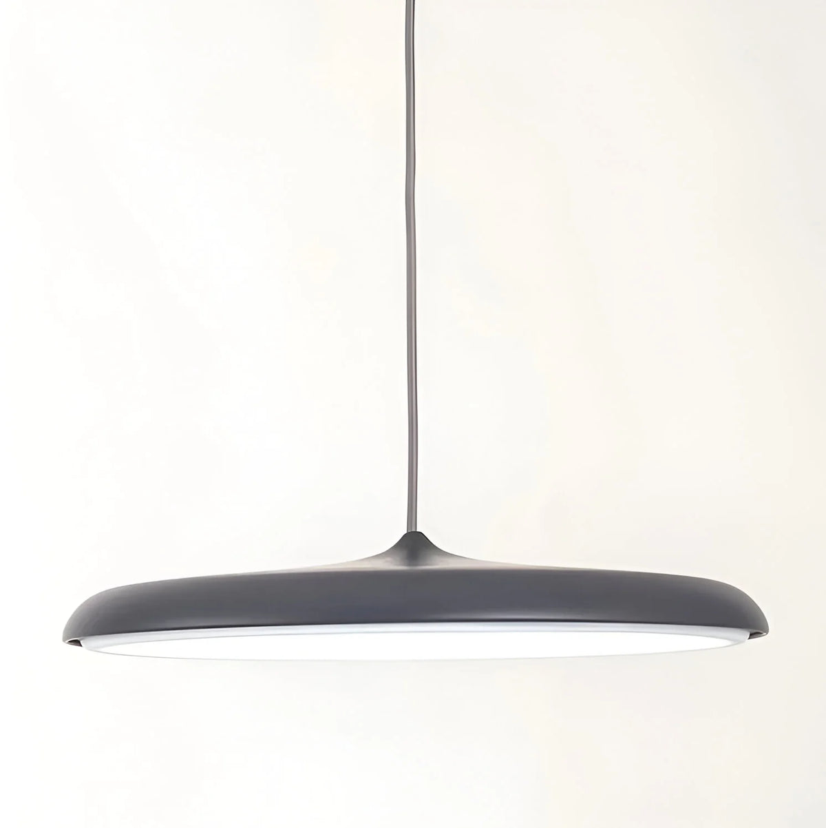 LED-Pendelleuchten mit modernem Scheibendesign aus Metall und integrierter Beleuchtung nach unten