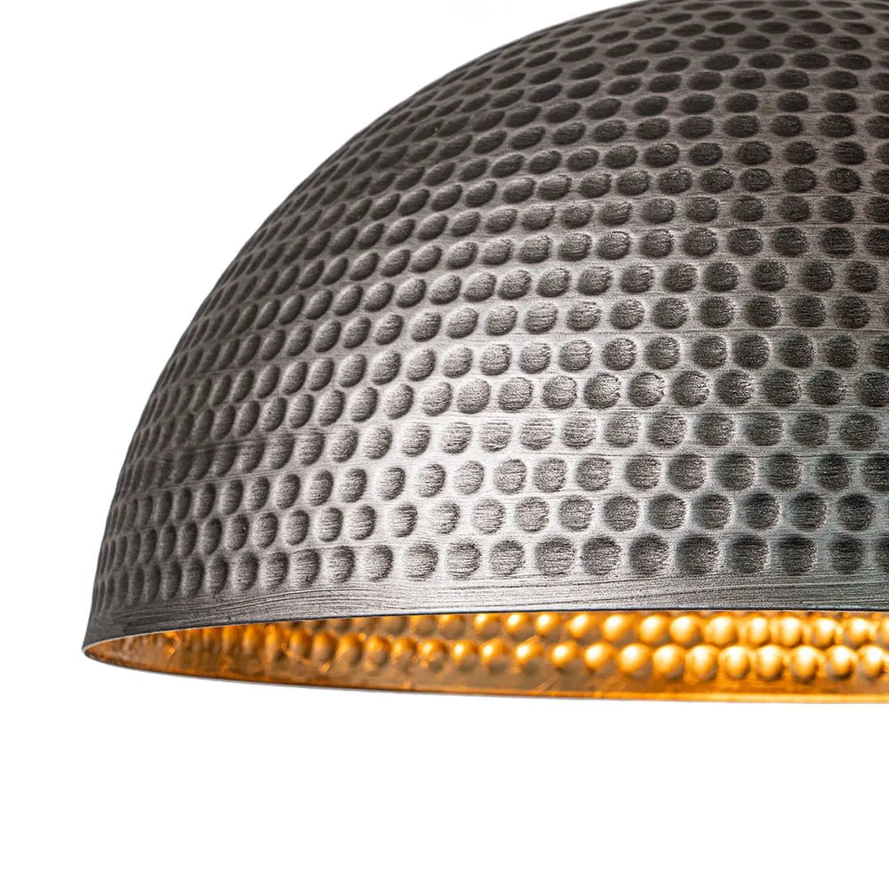 Calix industrielle Pendelleuchte mit gehämmerter Metalldomkuppel