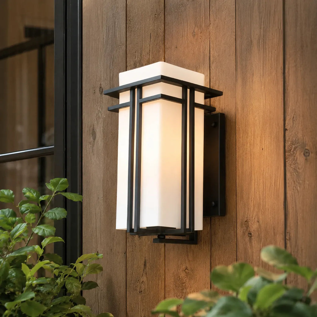 Aplique de pared para exteriores con vidrio esmerilado y estructura de hierro industrial, resistente a la intemperie