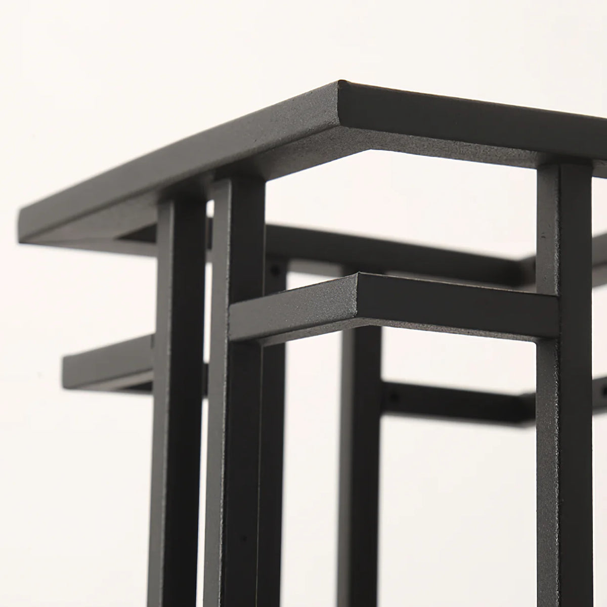 Aplique de pared para exteriores con vidrio esmerilado y estructura de hierro industrial, resistente a la intemperie