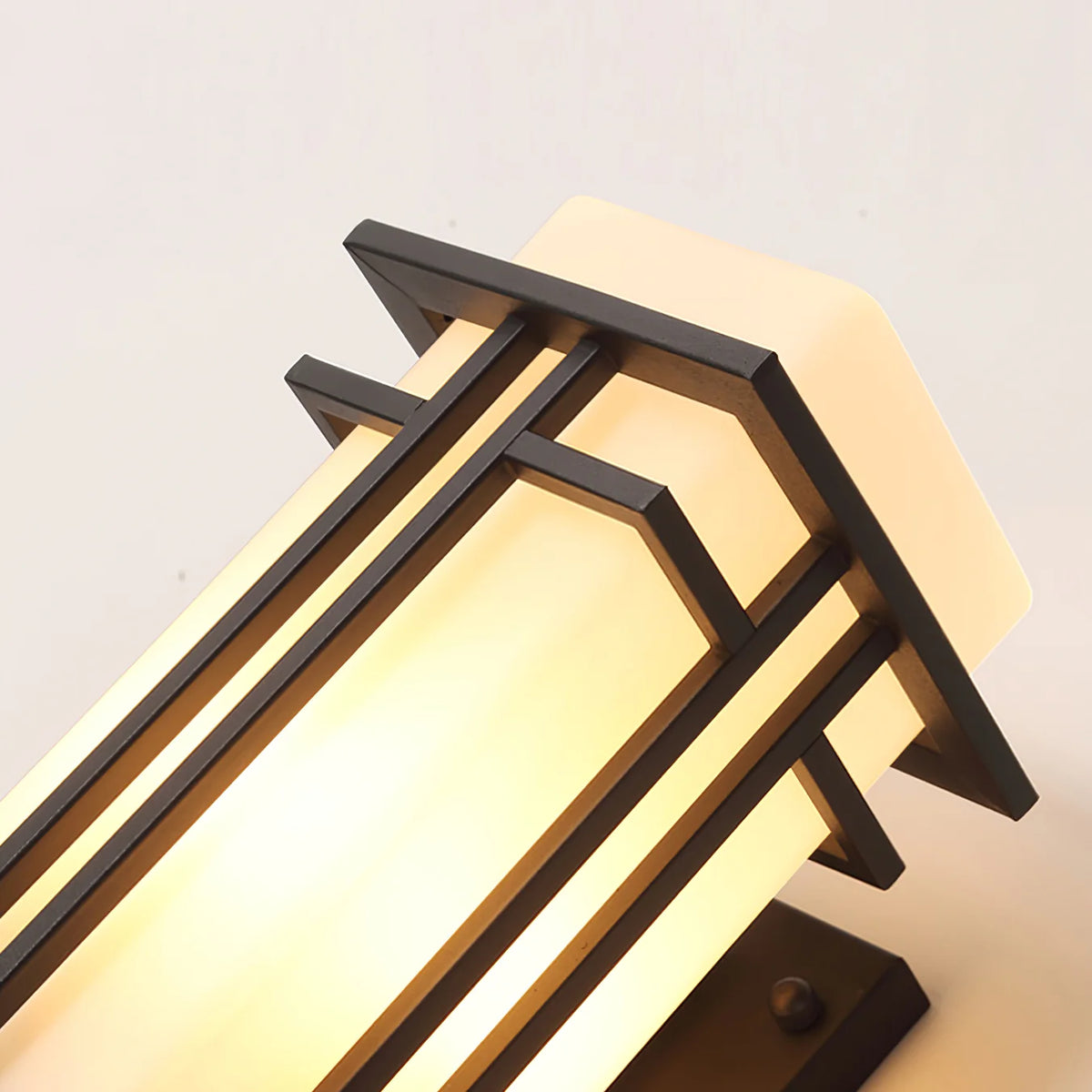 Aplique de pared para exteriores con vidrio esmerilado y estructura de hierro industrial, resistente a la intemperie