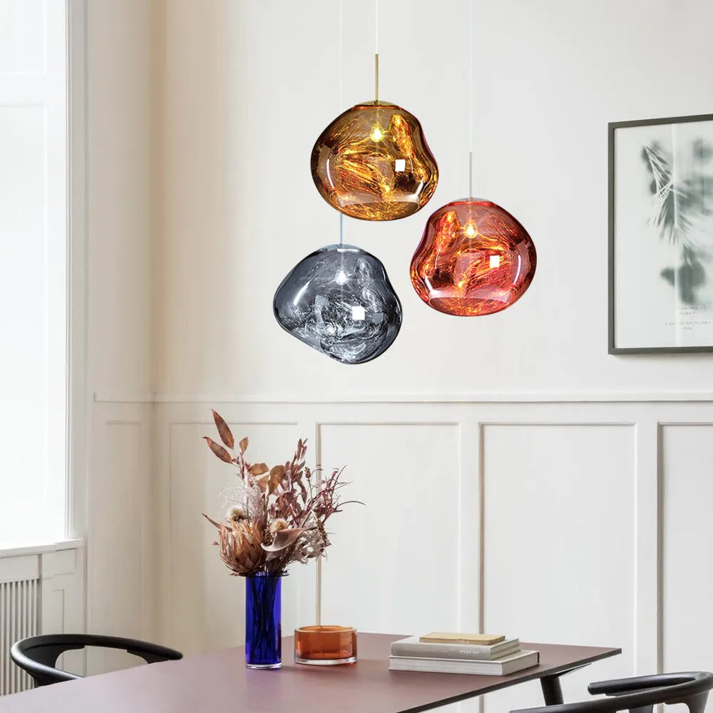Lampada a sospensione dal design moderno con paralume scolpito in policarbonato a effetto fuso e LED