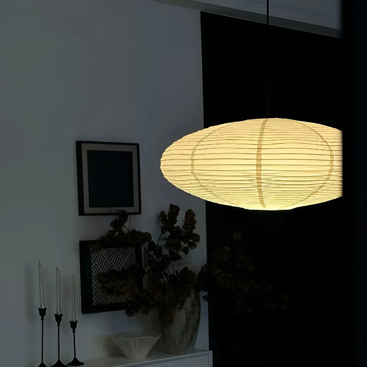 LED-Pendelleuchte mit skulpturalem Schirm aus Maulbeerpapier und modernem kantigem Design