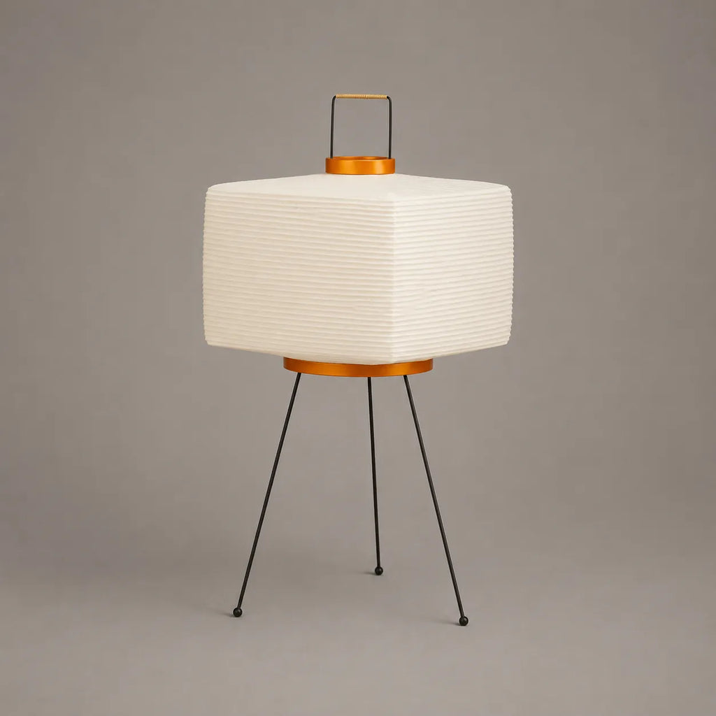 Stehlampe mit skulpturaler Reispapierkugel und modernem, minimalistischem Design
