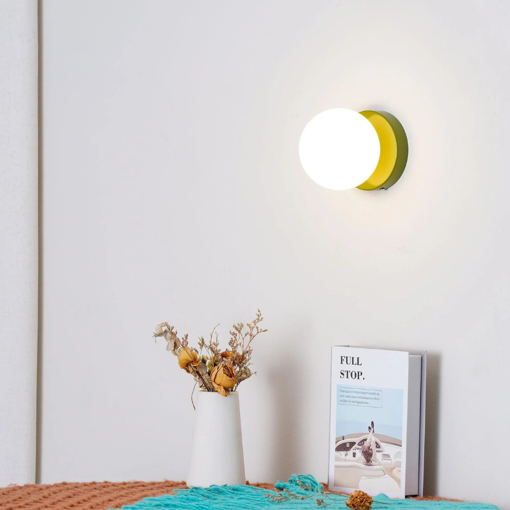 Applique avec globe en verre dépoli et plaque arrière en métal, à montage mural ou au plafond