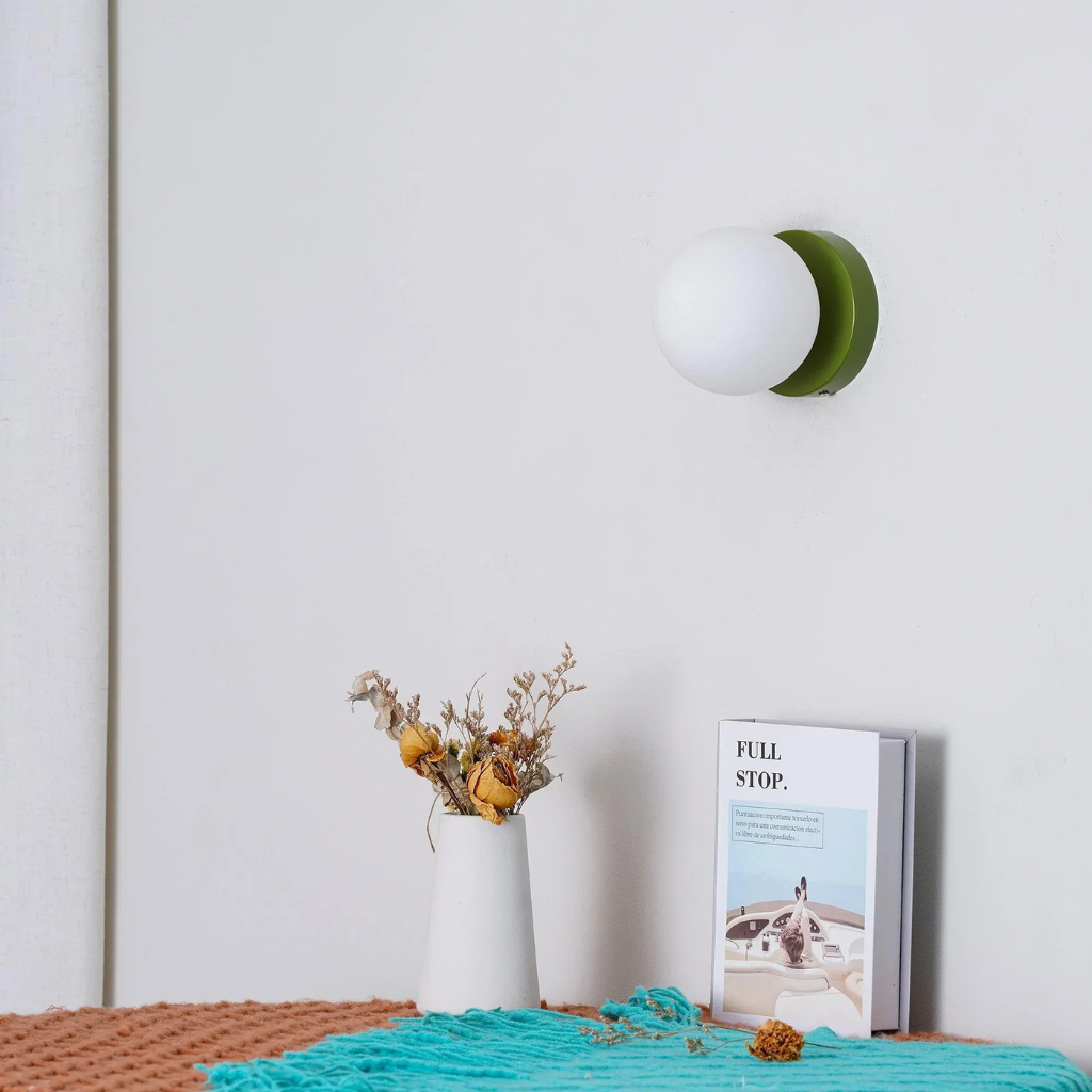 Applique avec globe en verre dépoli et plaque arrière en métal, à montage mural ou au plafond