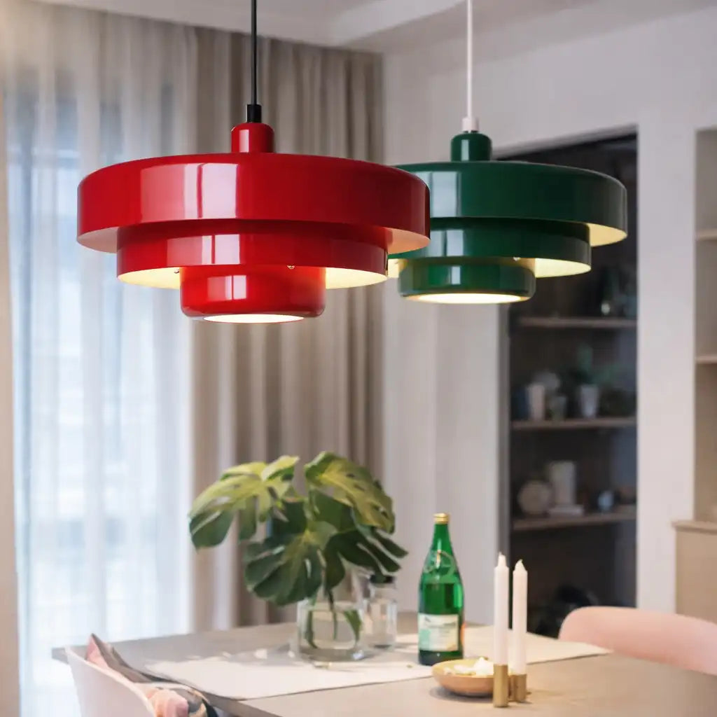 Pendelleuchte mit verstellbarer Aufhängung und modernem Mid-Century-Eisenschirm