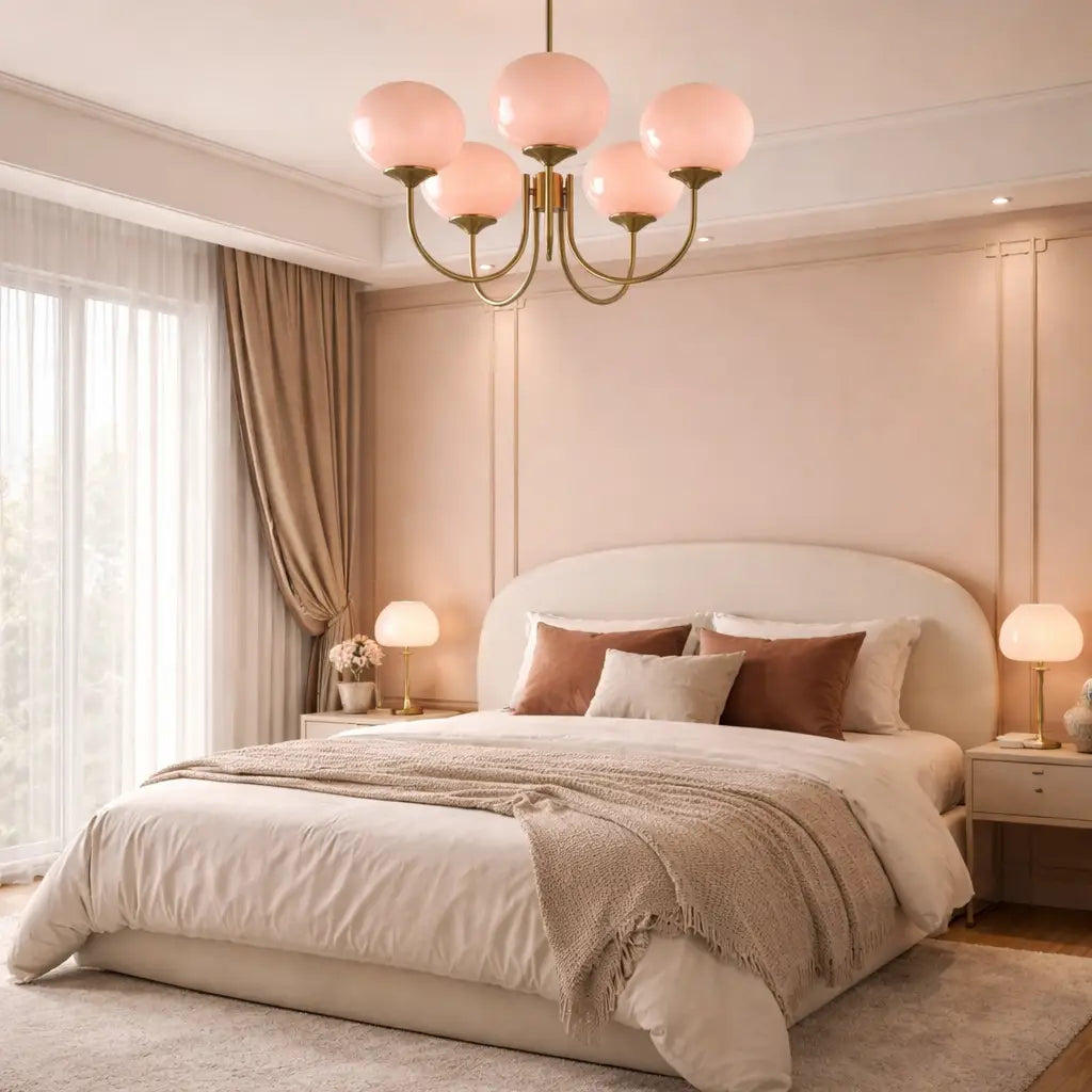 Glasblasen-Kronleuchter mit skulpturalen, mundgeblasenen Schirmen und modernem Lichtdesign