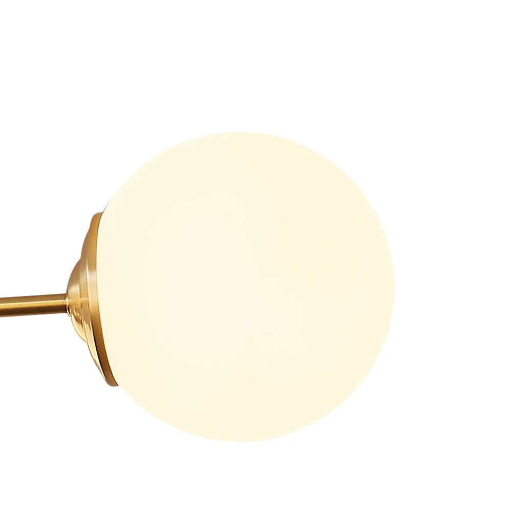 Lustre Sputnik du milieu du siècle avec globes en verre dépoli et plusieurs bras