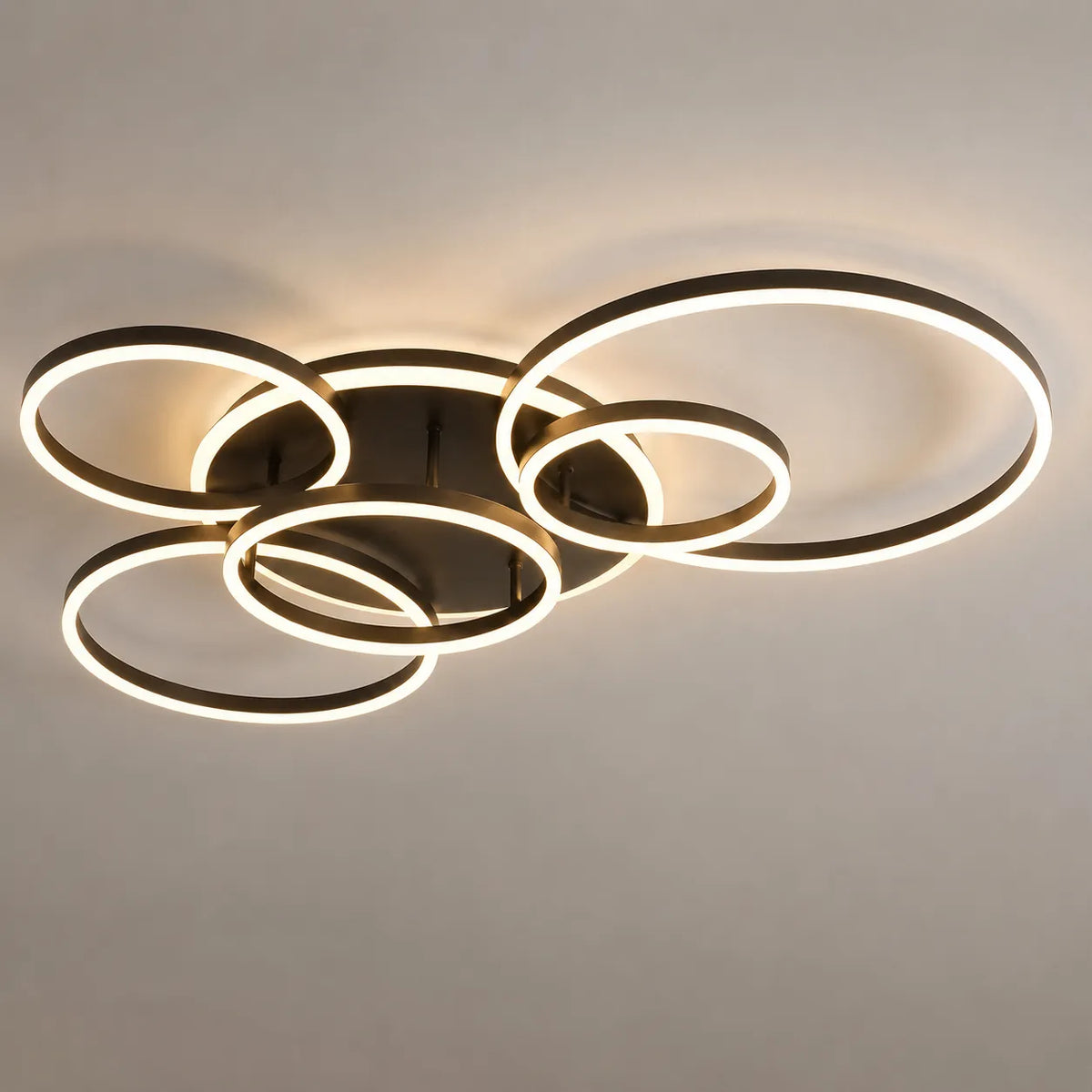 LED-Deckenleuchte mit modernen überlappenden Ringen für Schlafzimmer, Wohnzimmer und Wohnbereich
