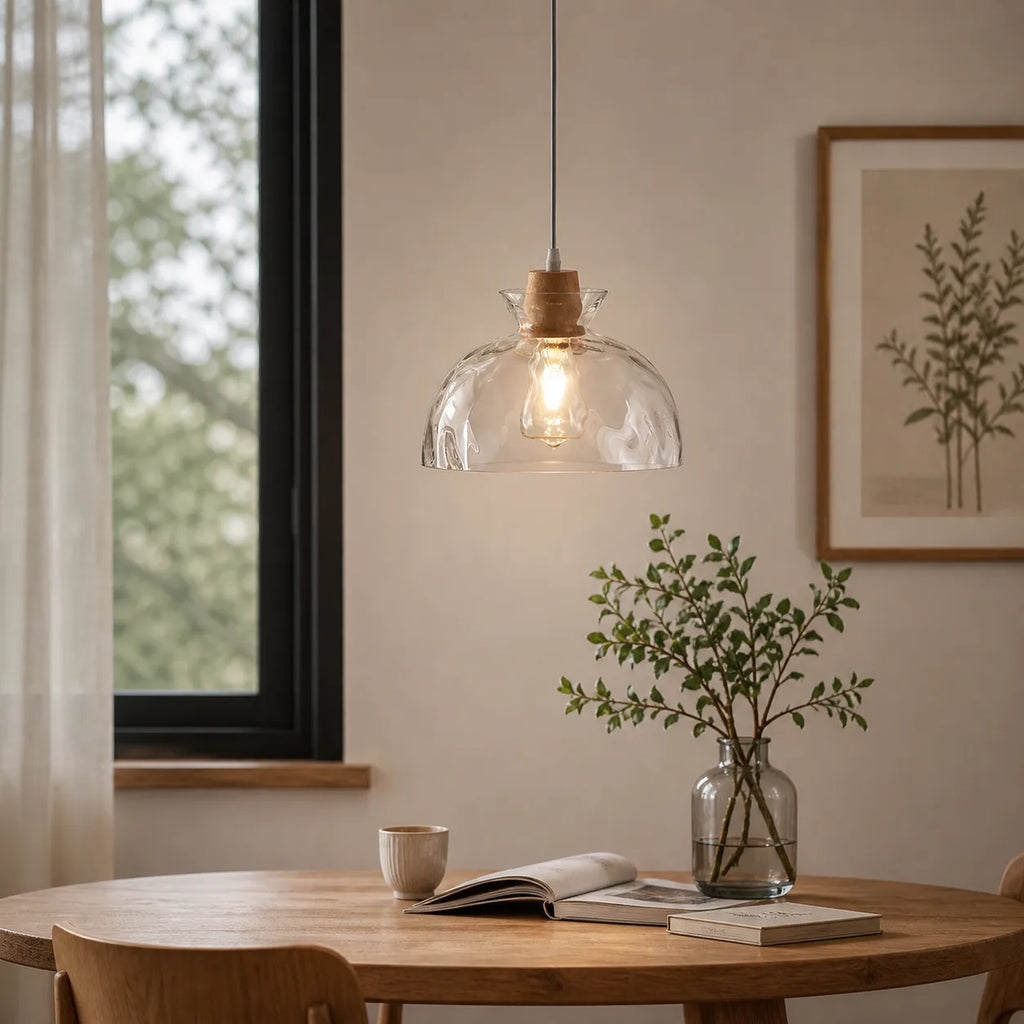 Pendelleuchte mit klarer Glaskuppel und Holzakzent für Wohnzimmer, Esszimmer und Küche