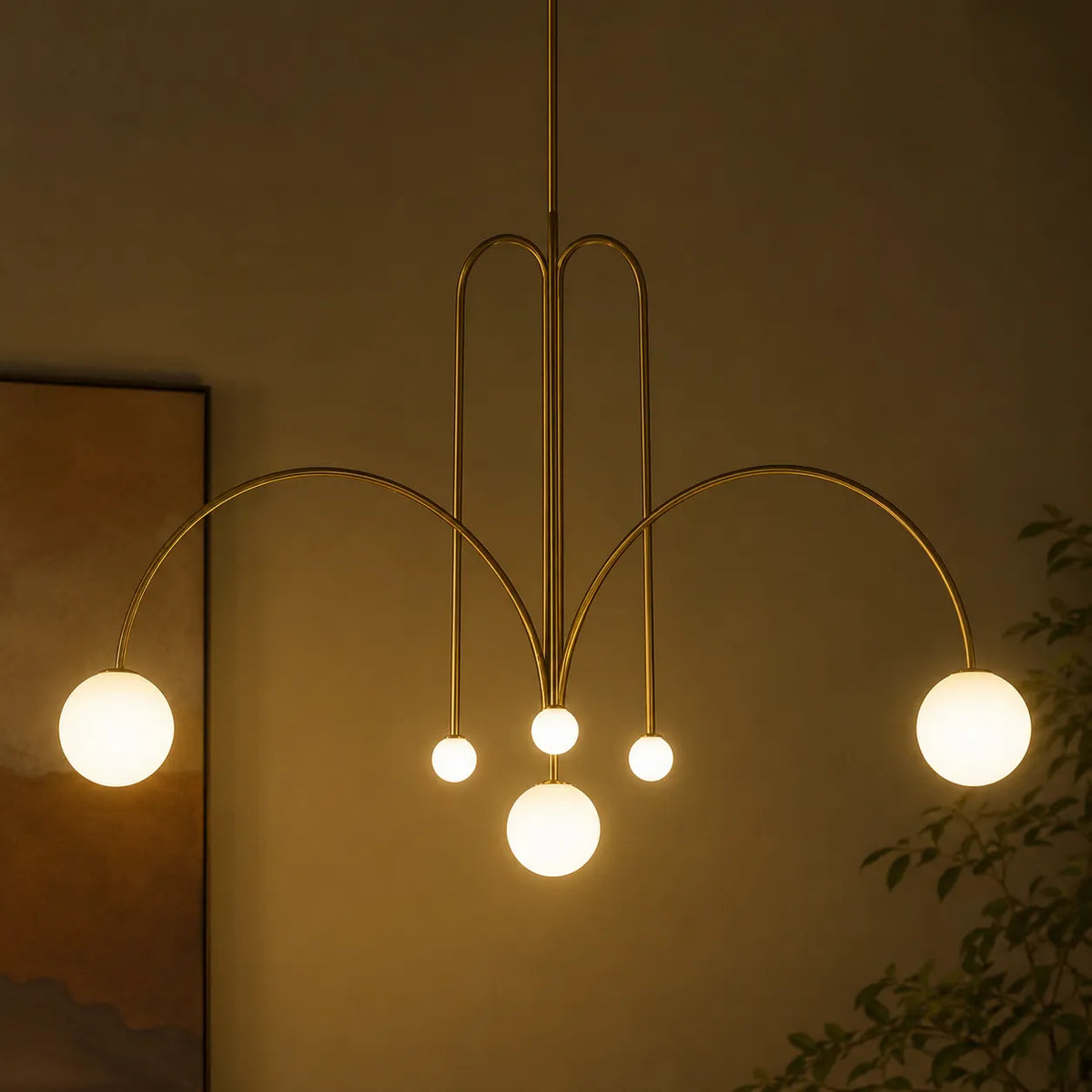 Pendelleuchte mit mundgeblasenem Glasschirm und Metallrahmen für Ess- und Wohnzimmer