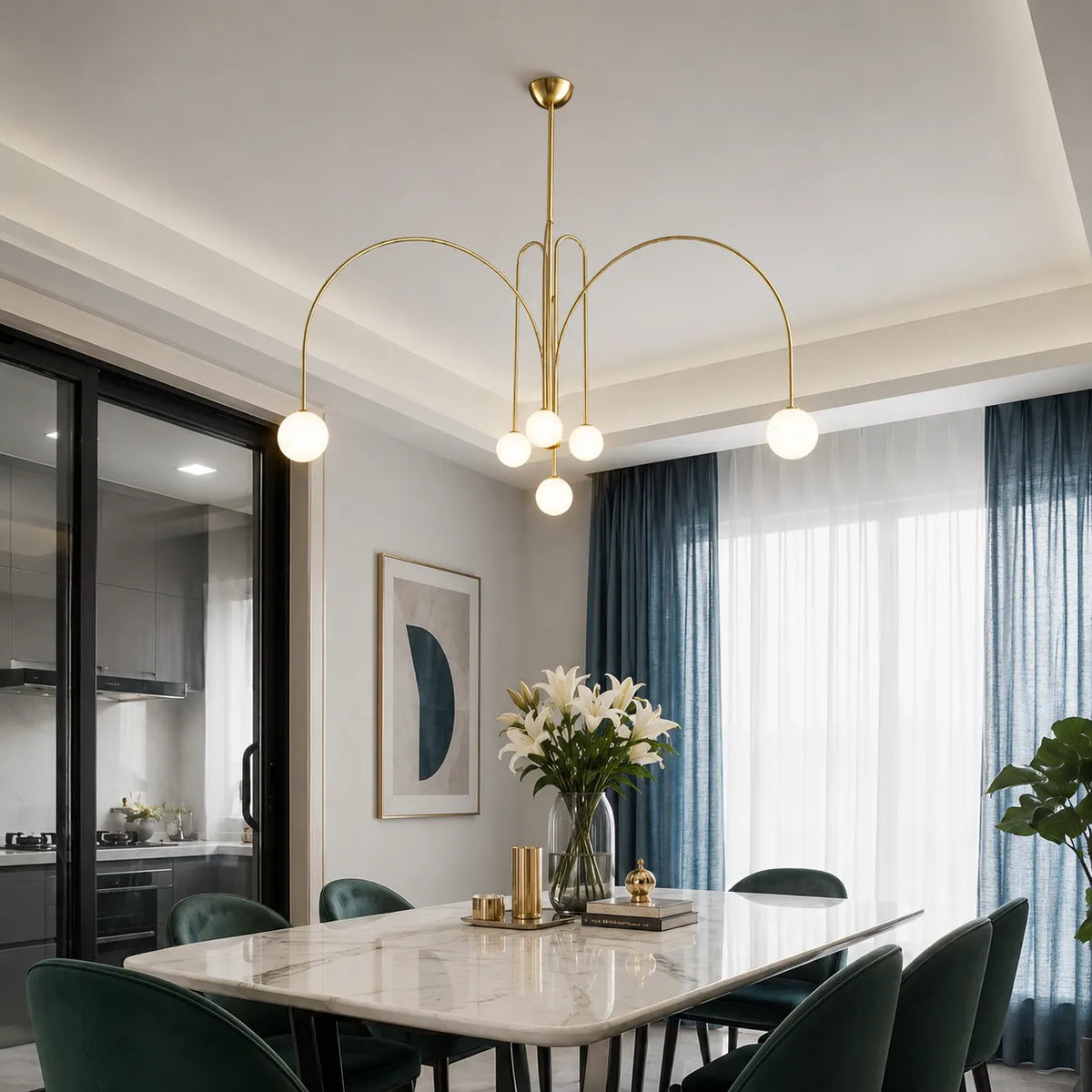 Pendelleuchte mit mundgeblasenem Glasschirm und Metallrahmen für Ess- und Wohnzimmer