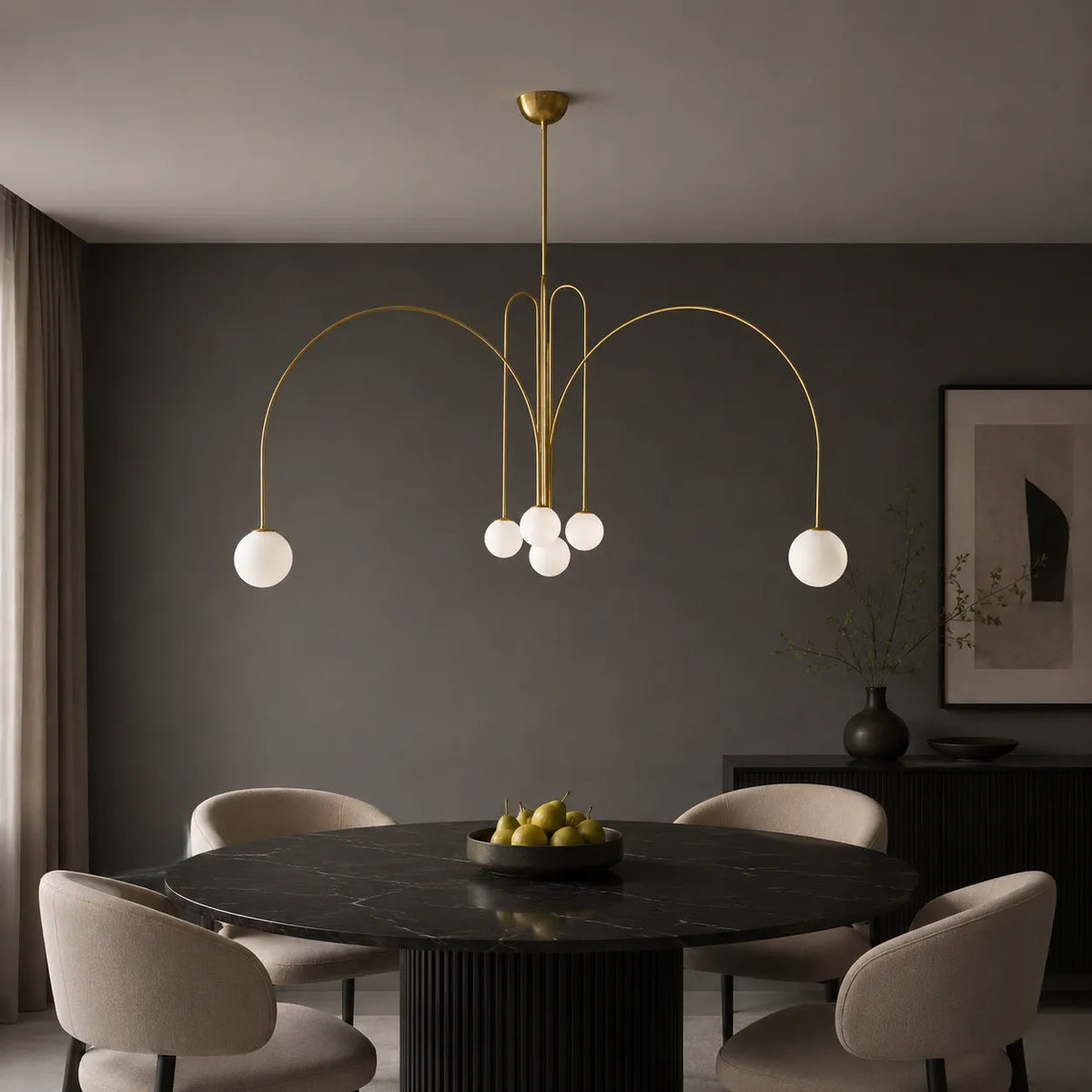 Pendelleuchte mit mundgeblasenem Glasschirm und Metallrahmen für Ess- und Wohnzimmer