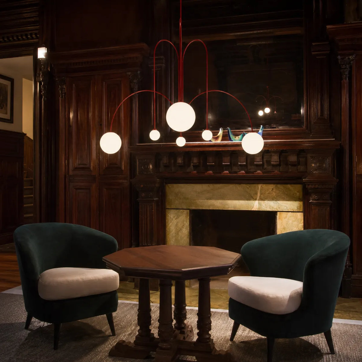 Pendelleuchte mit mundgeblasenem Glasschirm und Metallrahmen für Ess- und Wohnzimmer