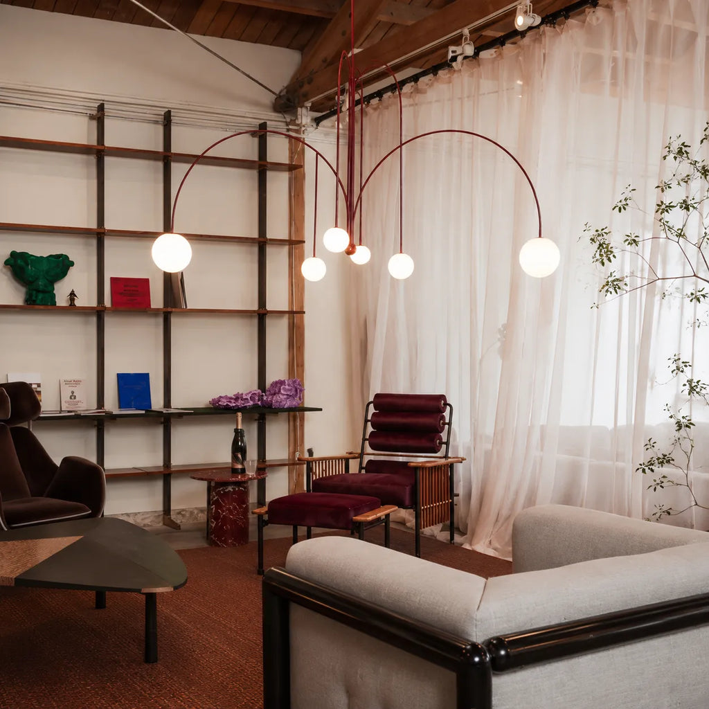 Pendelleuchte mit mundgeblasenem Glasschirm und Metallrahmen für Ess- und Wohnzimmer