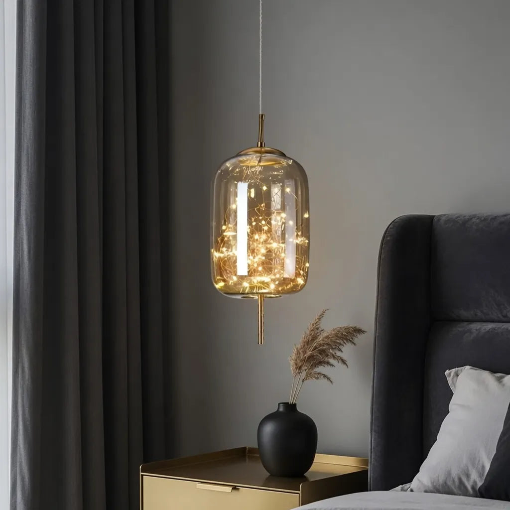 Pendelleuchte mit skulpturalen Glasformen und höhenverstellbarer Aufhängung für moderne Esszimmer