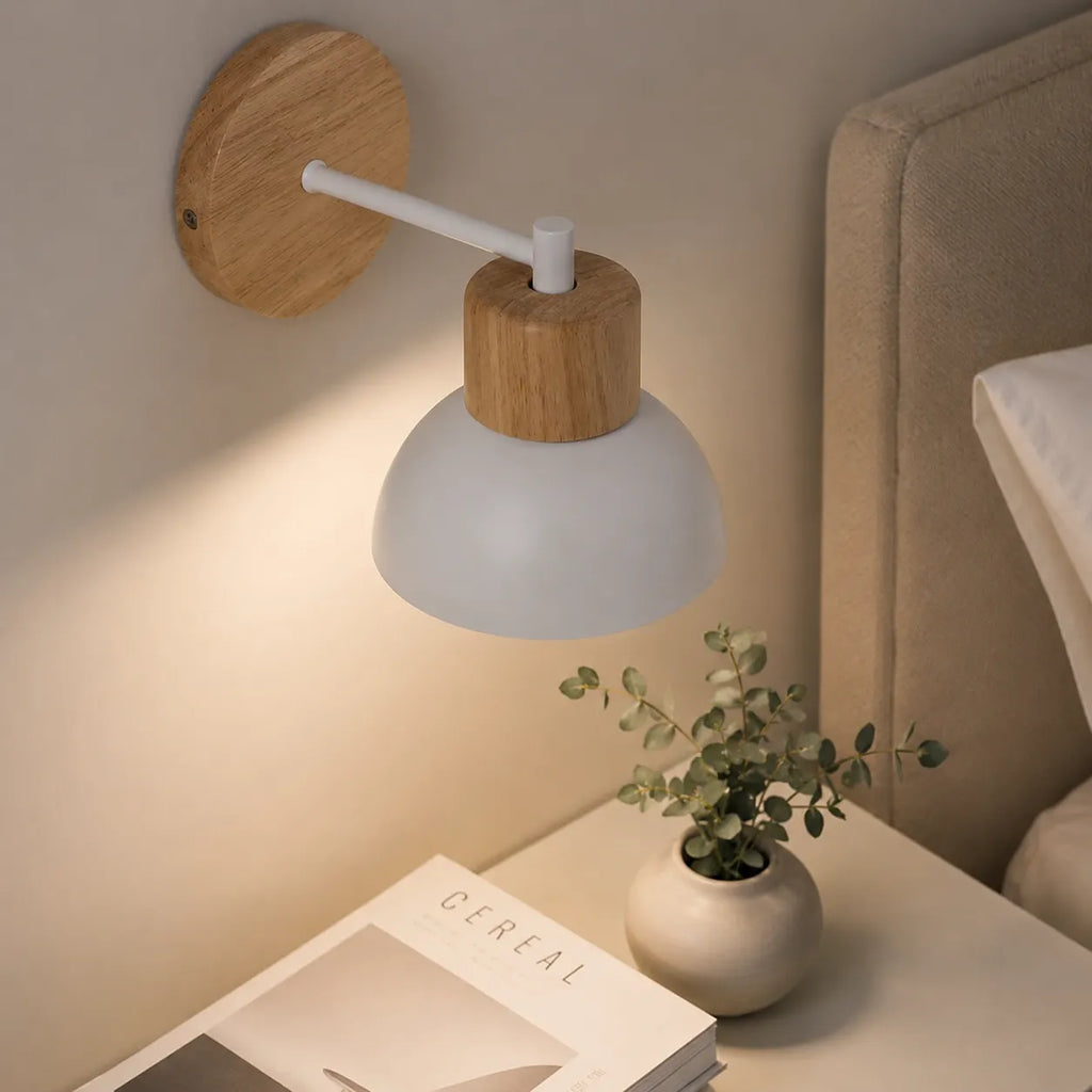 Wandleuchte für den Wohnbereich mit Naturholz und Eisenrahmen, moderne Nachttischleuchte