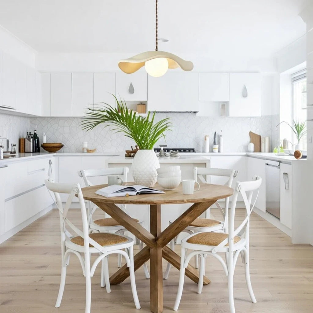 Pendant Light with Sculptural Resin Design and Adjustable Suspension for Dining Room
