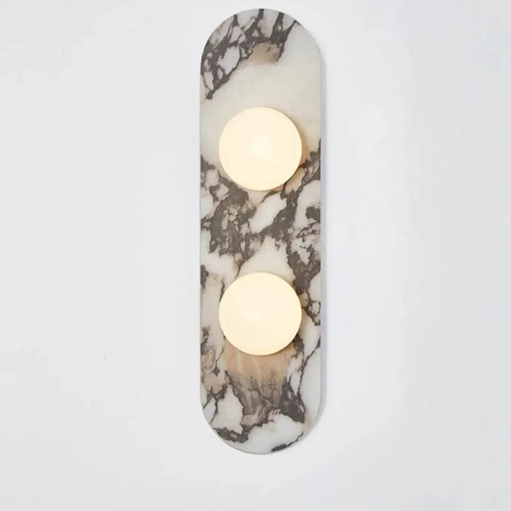 Wandleuchte mit Marmor-Rückplatte und Glaskugel im Mid-Century-Modern-Stil