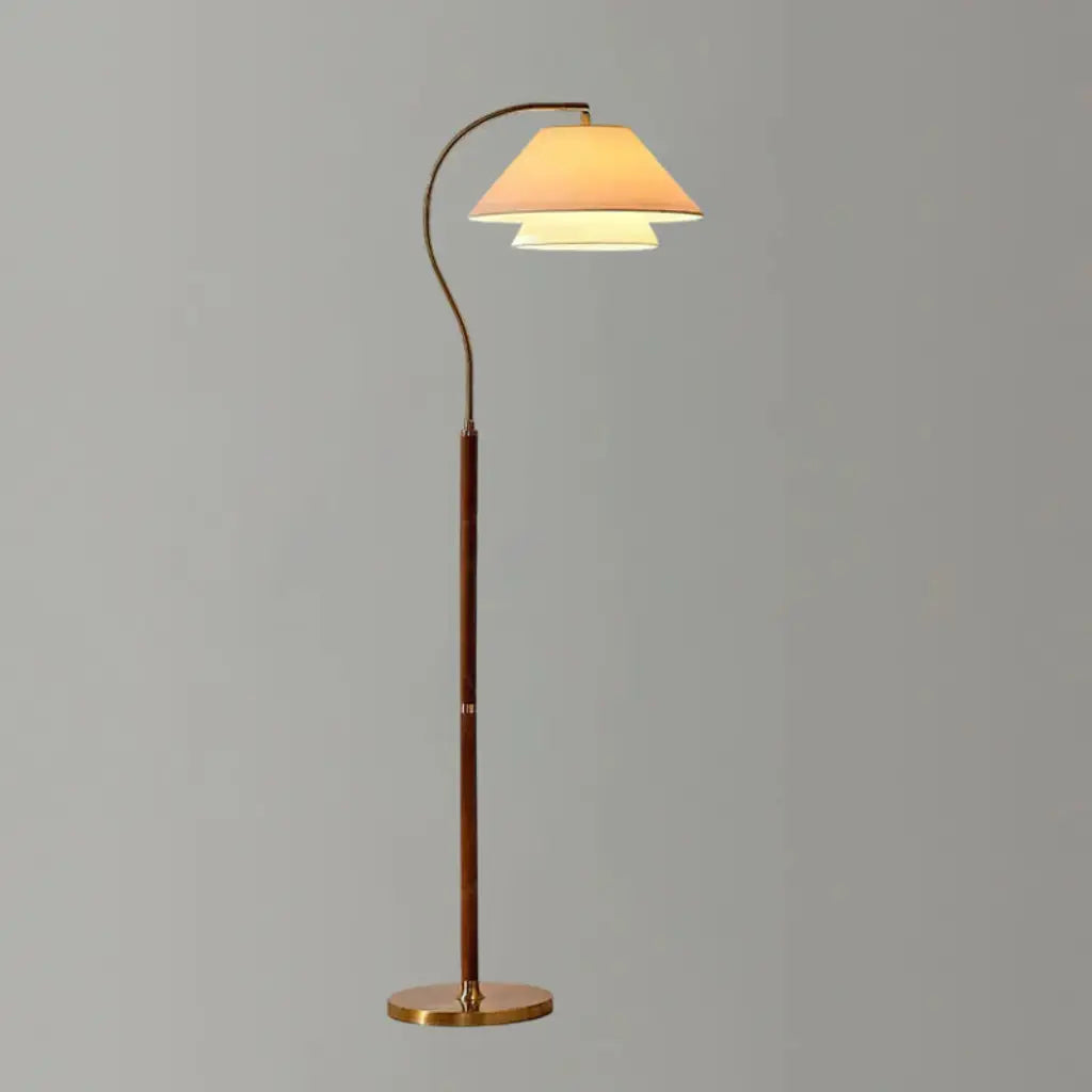 Bogen-Stehlampe mit Mid-Century-Holzgestell und Stoffschirm für das Wohnzimmer