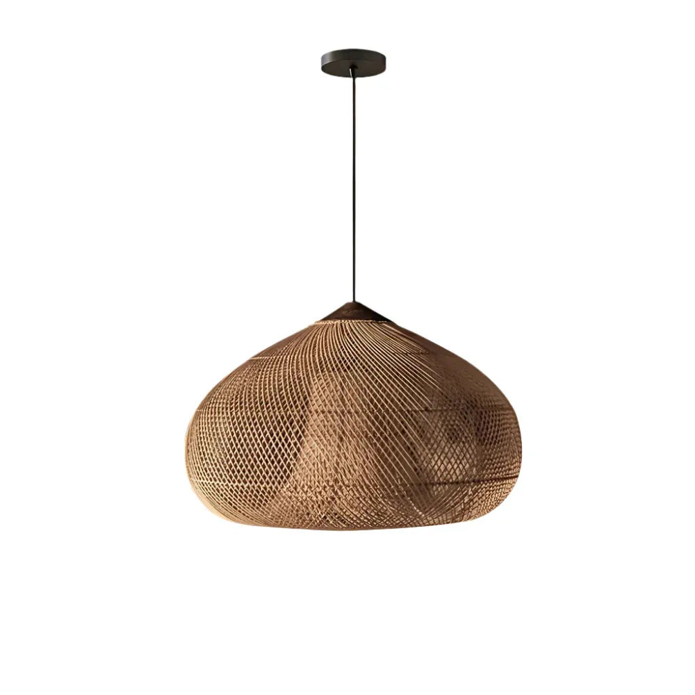 Handgeflochtene Rattan-Pendelleuchte mit offenem Flechtmuster und warmem, stimmungsvollem Licht