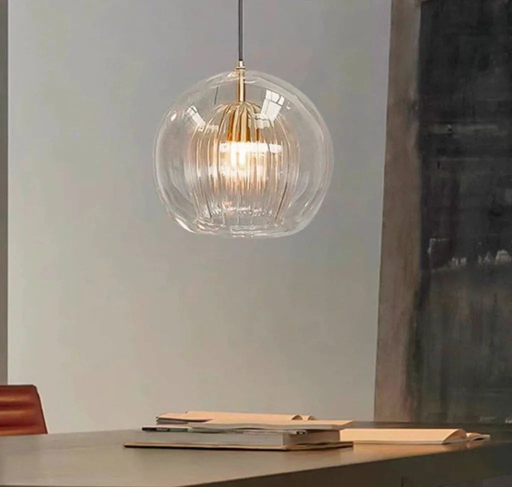 Küchenpendelleuchten mit kugelförmigem Glasschirm und Eisengestell